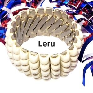 Vtg Leru White Cream Expansion Bracelet